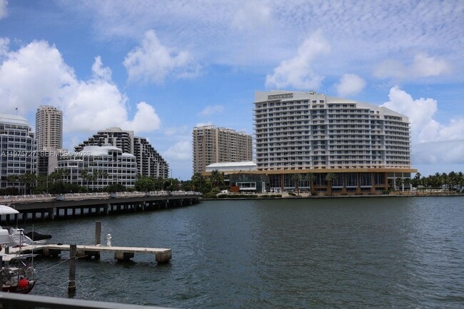 Building Photo - 905 Brickell Bay Dr