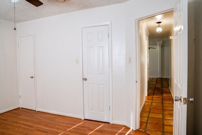 Building Photo - 213 Birch Dr