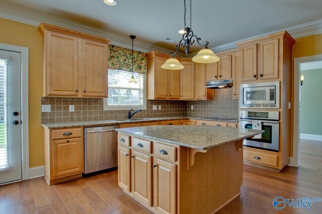 Building Photo - 2801 Centerridge Rd SE