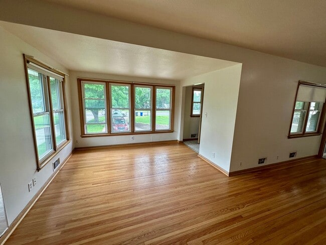 Building Photo - Beautiful Single Family Home Across from L...