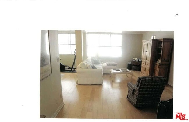 Building Photo - 540 Kelton Ave