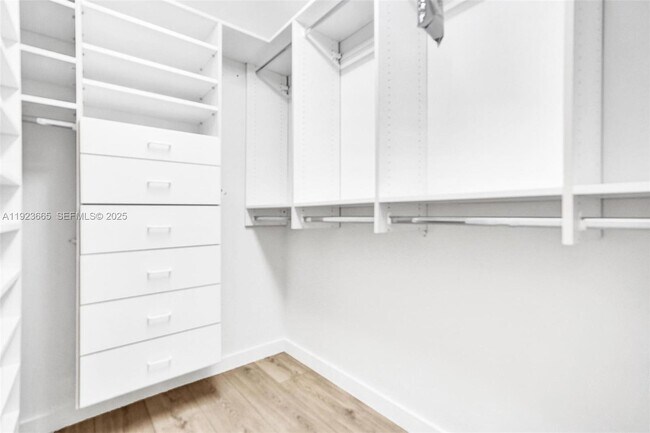 Building Photo - 10101 Collins Ave