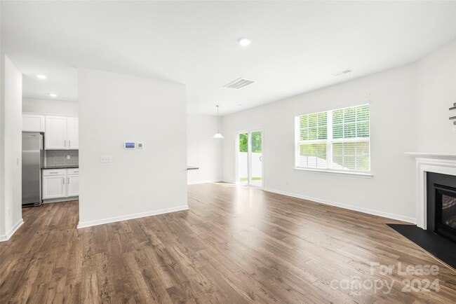 Building Photo - 3933 Meadow Green Dr