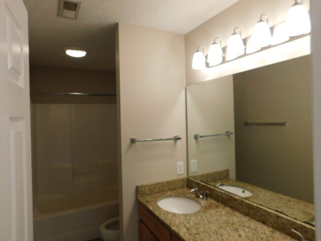 Building Photo - Beautiful Family Home