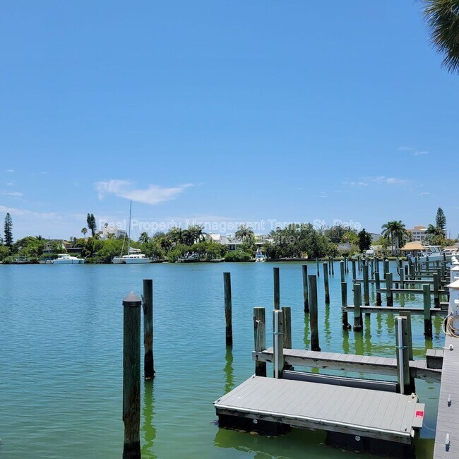 Building Photo - 12310 Capri Cir N