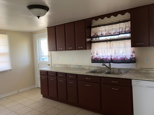 Building Photo - Newly Updated House in a Great Neighborhood!