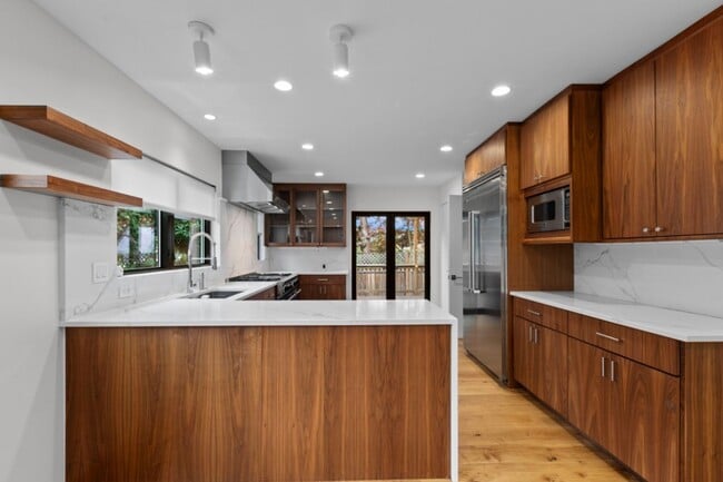 Building Photo - 4Bd/3Ba Seattle House