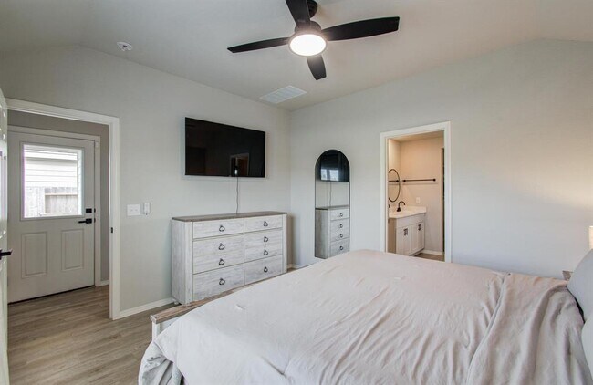 Building Photo - 14810 Archer Ct