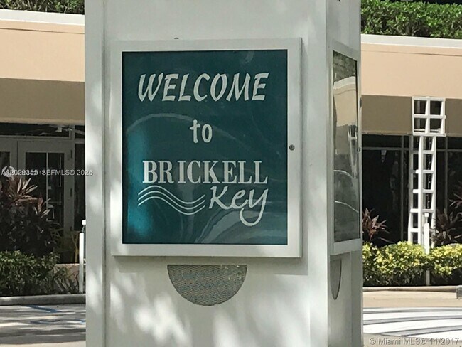 Building Photo - 540 Brickell Key Dr