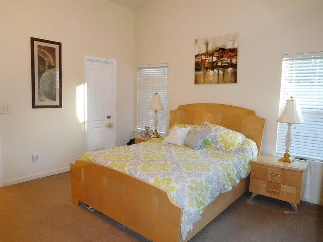 Building Photo - 1877 E Turnberry Ave