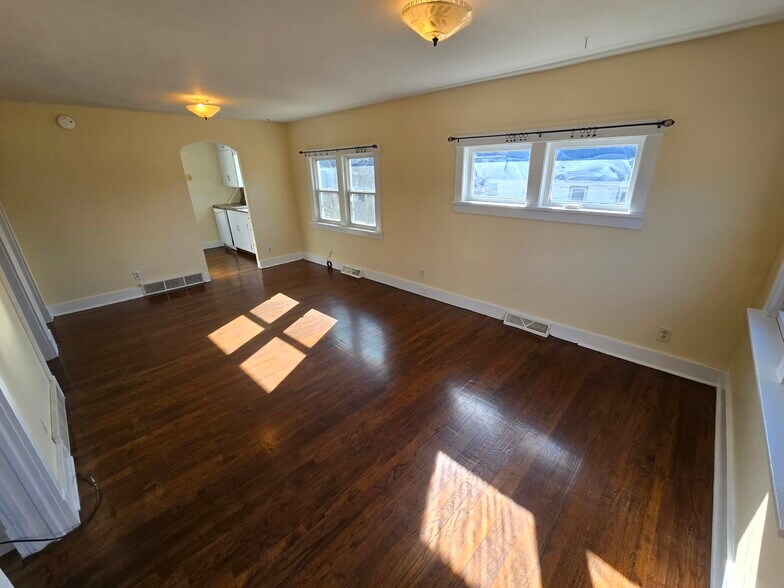 Building Photo - 1215 Fairway St