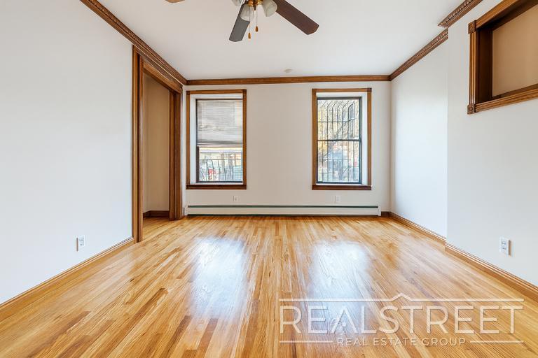 Building Photo - 376 Kosciusko Street – Large 1 Bedroom wit...