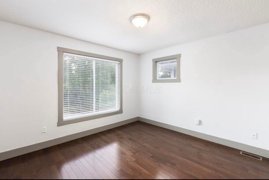 Building Photo - 2411 Indianola Ave