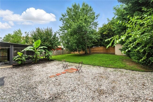 Building Photo - 707 Lipton Dr