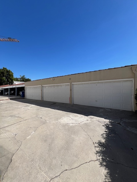 Building Photo - 1036 S Orange Grove Ave