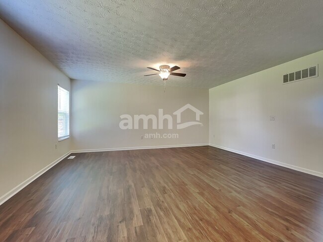 Building Photo - 930 Delhi Dr