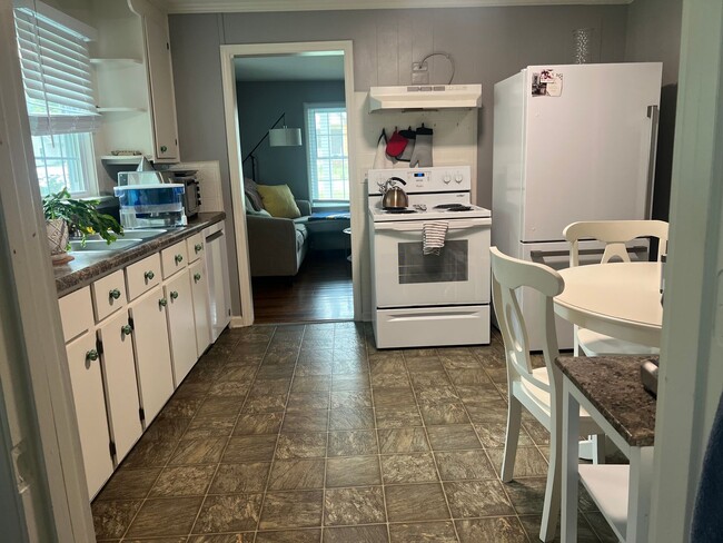 Building Photo - Charming 2 Bed/ 1 Bath home in Madison wit...