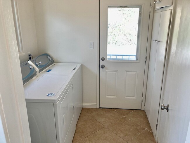 Building Photo - 3 Bedroom 2 Bath Home in La Mesa with Deta...