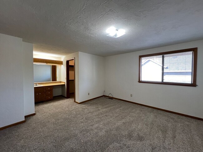 Building Photo - E Court Duplex