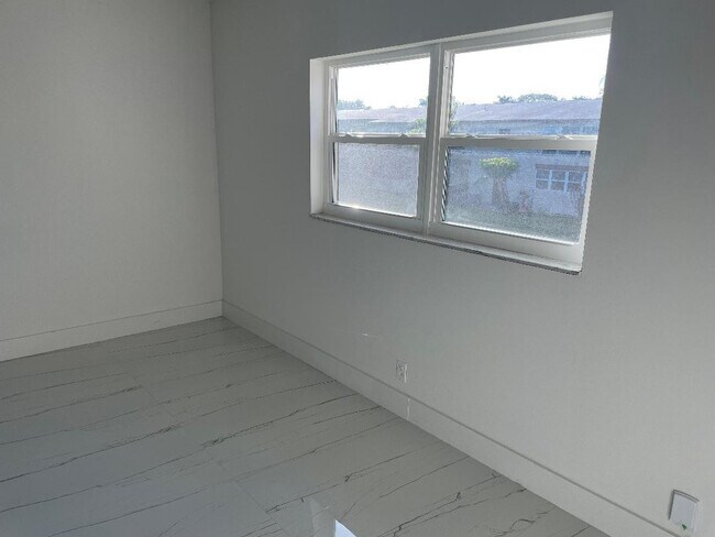 Building Photo - 7600 NW 4th Pl