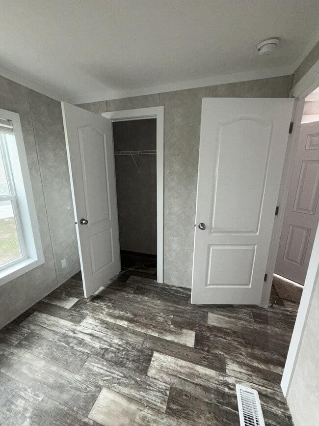 Building Photo - Charming 2-Bed, 2-Bath Mobile Home Retreat in Seneca!