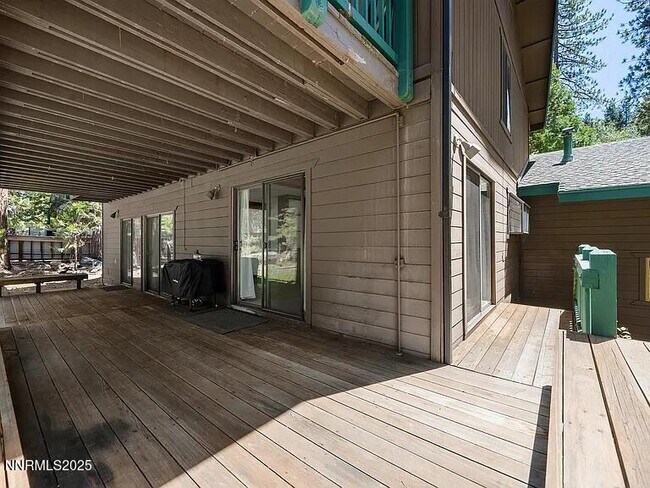 Building Photo - 445 Country Club Dr