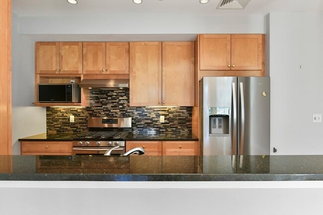 Building Photo - 185 High St