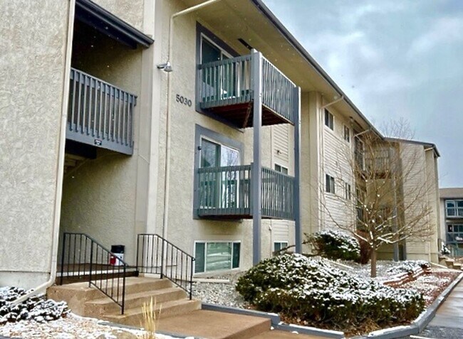 Building Photo - Furnished Cozy 1 Bedroom / 1 Bath Condo - ...
