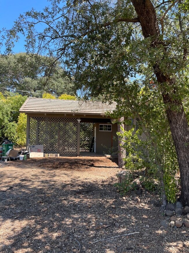 Building Photo - Cozy and convenient, private location, Cot...