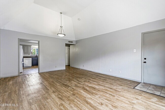 Building Photo - 4433 N Stanton St