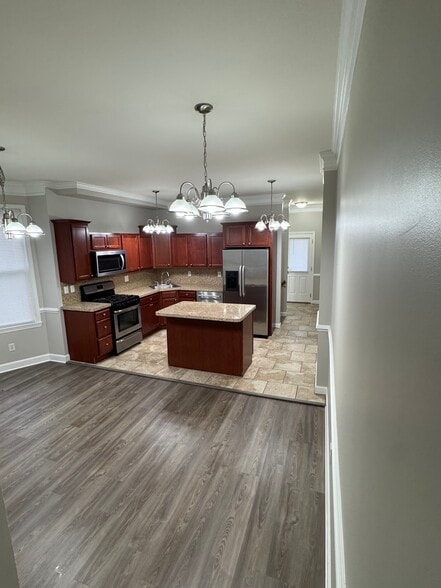 Building Photo - 414 S Augusta Ave