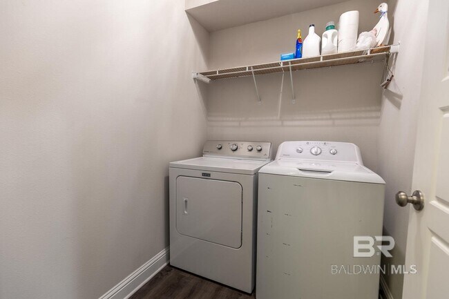 Building Photo - 6867 Spaniel Dr