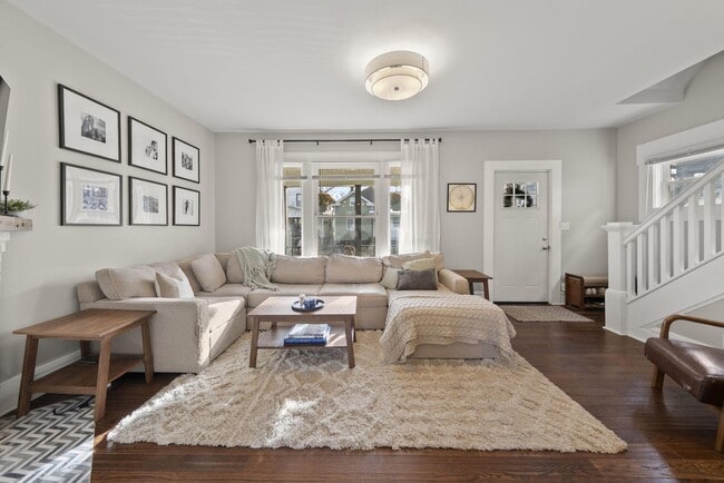 Building Photo - 664 Siebert St