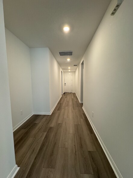 Building Photo - 2955 Sunstar Dr