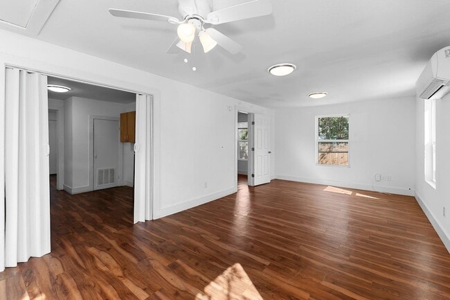 Building Photo - 204 Lessin Ln