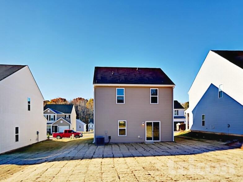 Building Photo - 1357 Waylon Ave