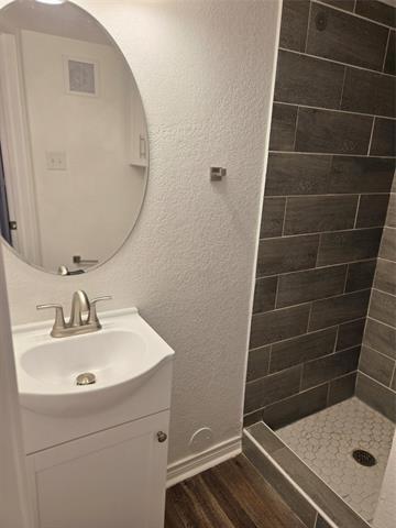 Building Photo - 7800 Irish Dr