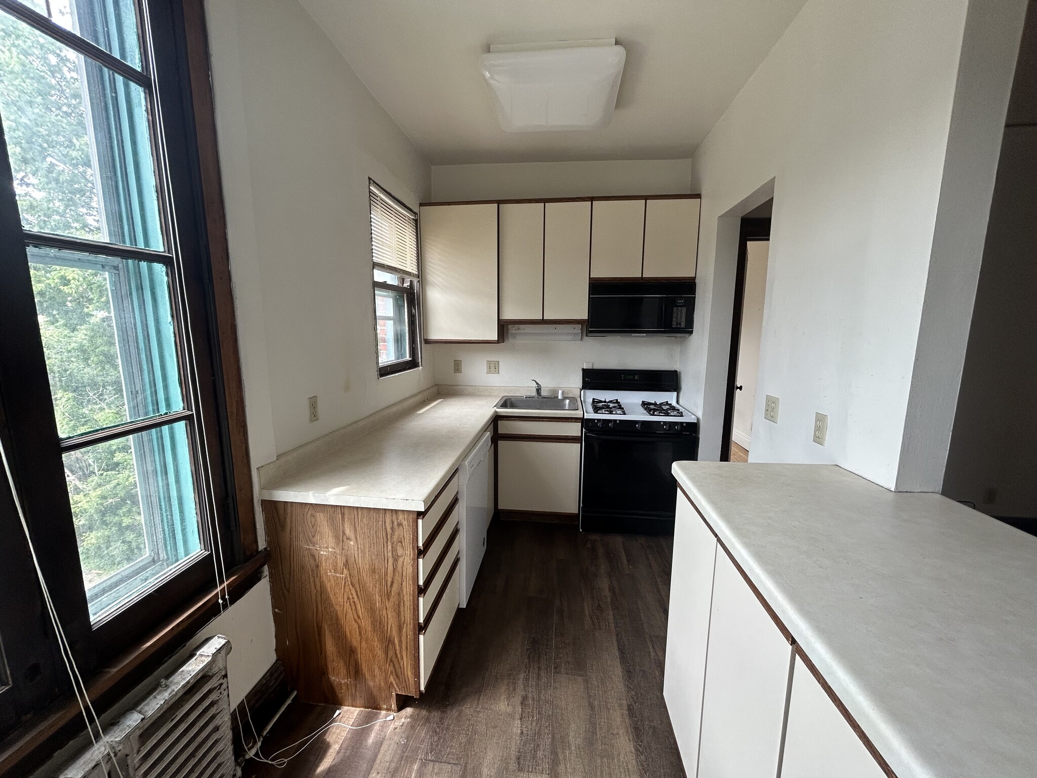 Building Photo - 612 Howard Plz