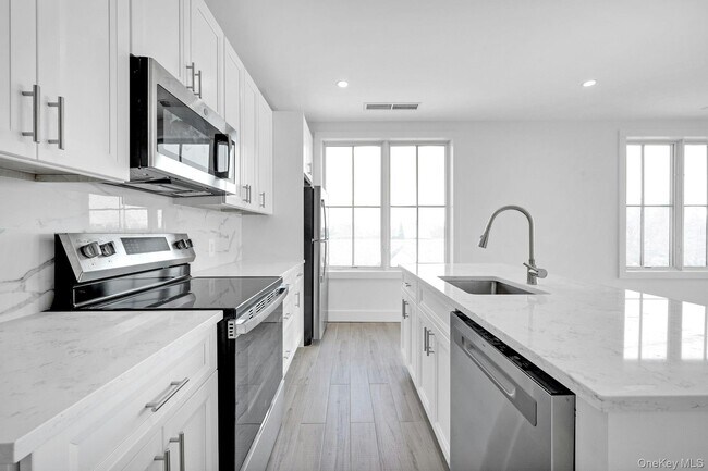 Building Photo - 291 Main St