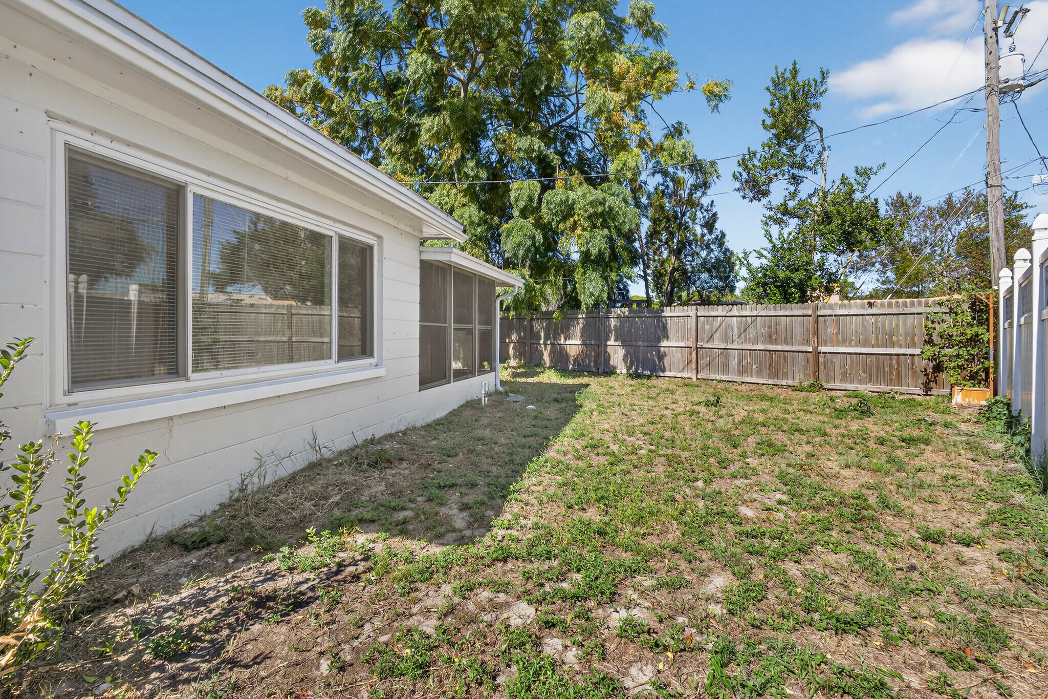 Building Photo - 3624 Oakhurst Dr