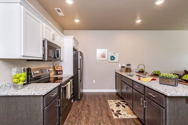 Building Photo - $1,295 | 1 Bedroom, 1 Bathroom | Pet Frien...