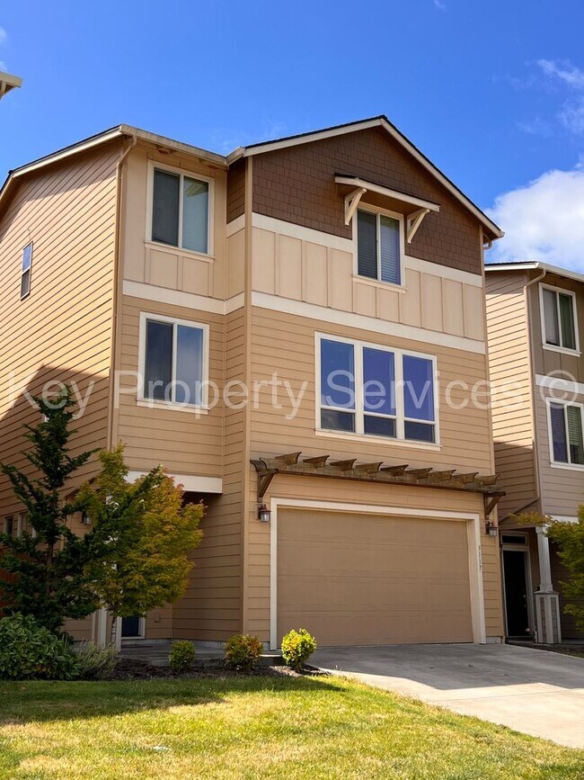 Primary Photo - Hazel Dell 5 Bedroom Close to Amenities!