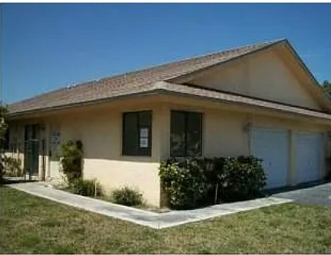 Building Photo - Charming 3-Bedroom Home with Spacious Back...