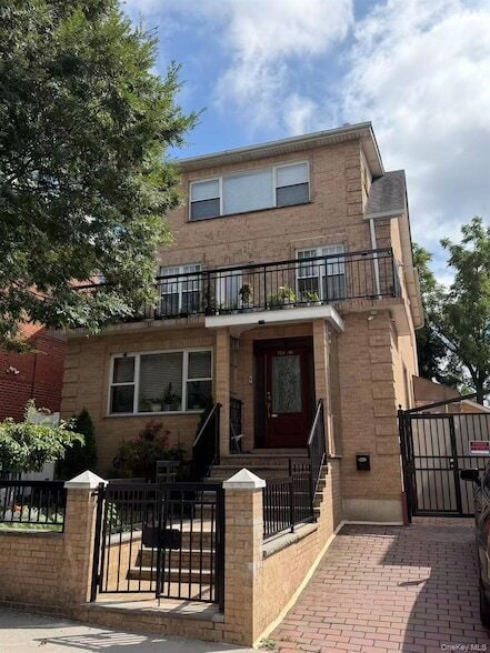 Building Photo - 134-40 58th Ave