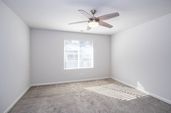 Building Photo - Newer 3-Bed Edgewood Home with A/C, Loft, ...