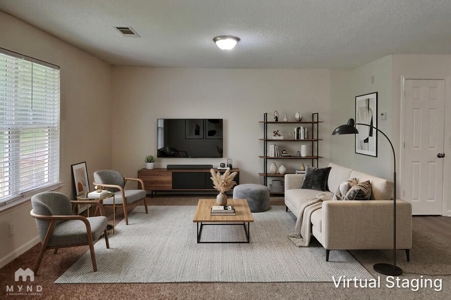 Building Photo - 6332 Hickory Ln Cir