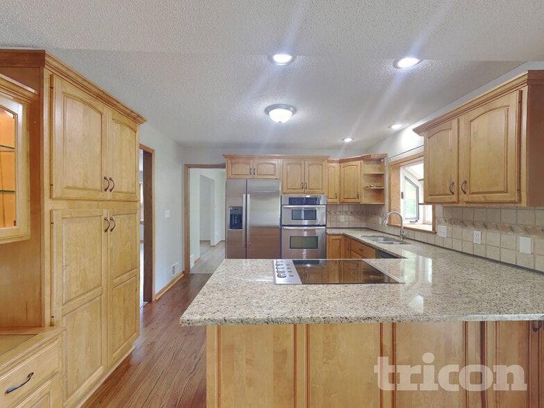 Building Photo - 3301 Skyview Dr