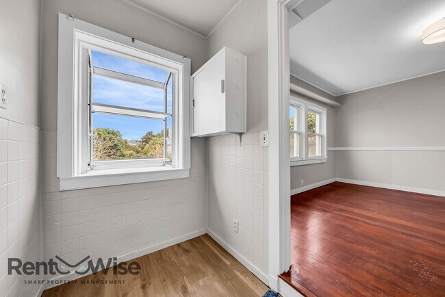 Building Photo - 824 Garfield St