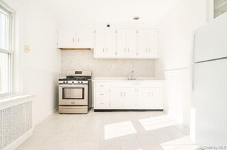 Building Photo - 194 Summit Ave