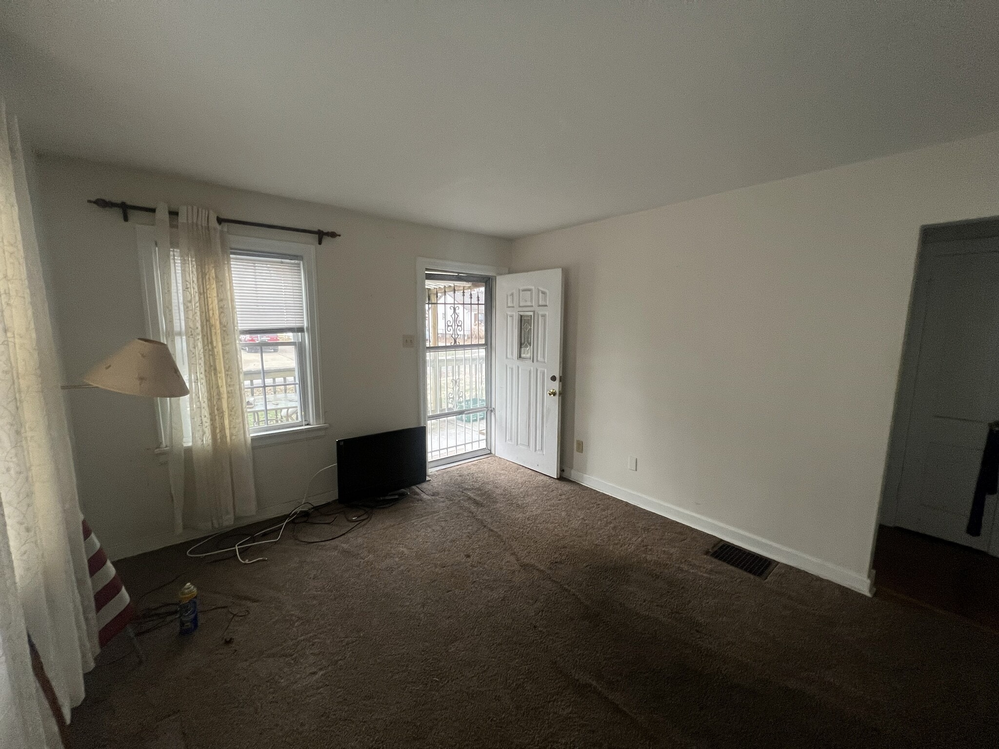 Building Photo - 1020 N Oakcrest Ave